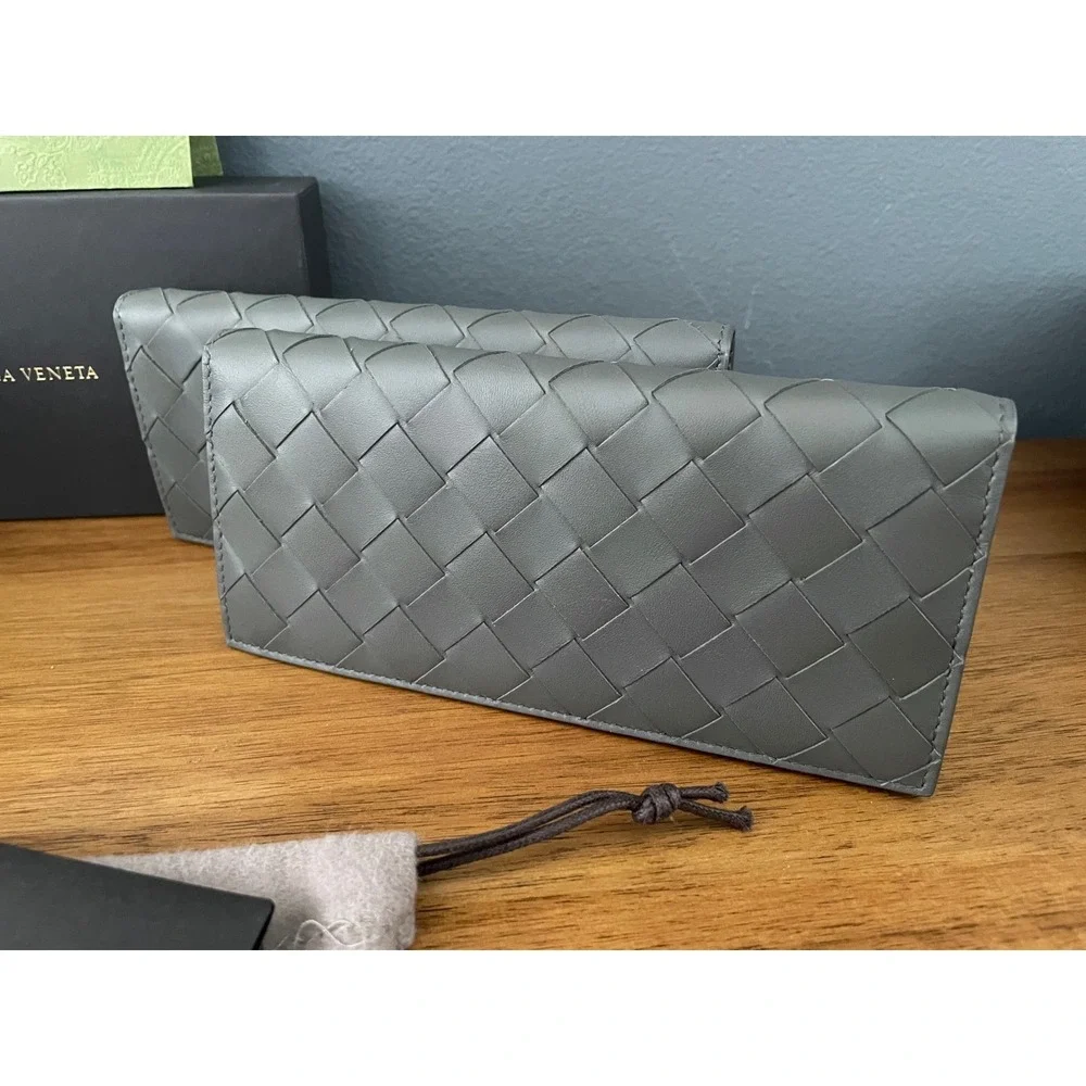 Bottega Veneta 609402‎ Leather Large weave intrecciato Black and Gray Wallet